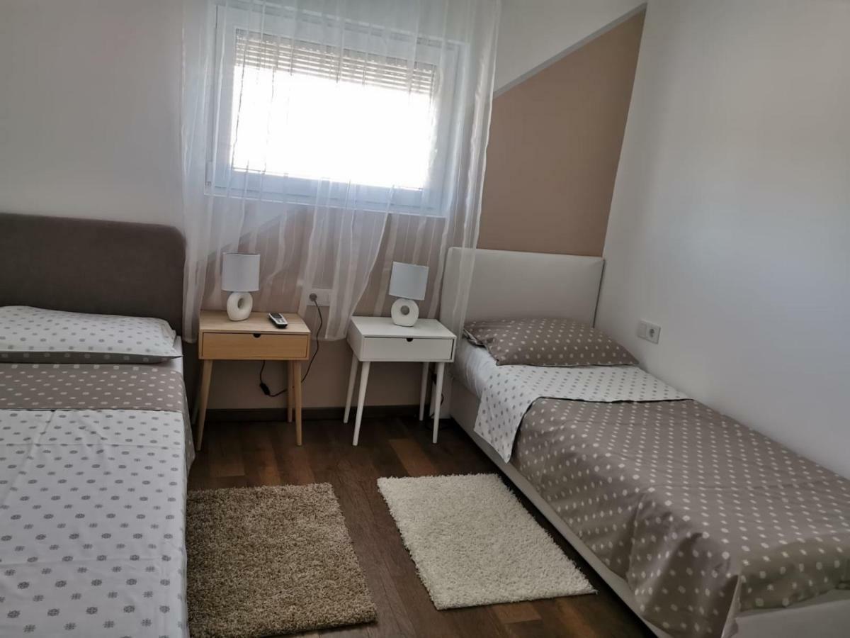 Apartman Lorna Turanj Exteriér fotografie