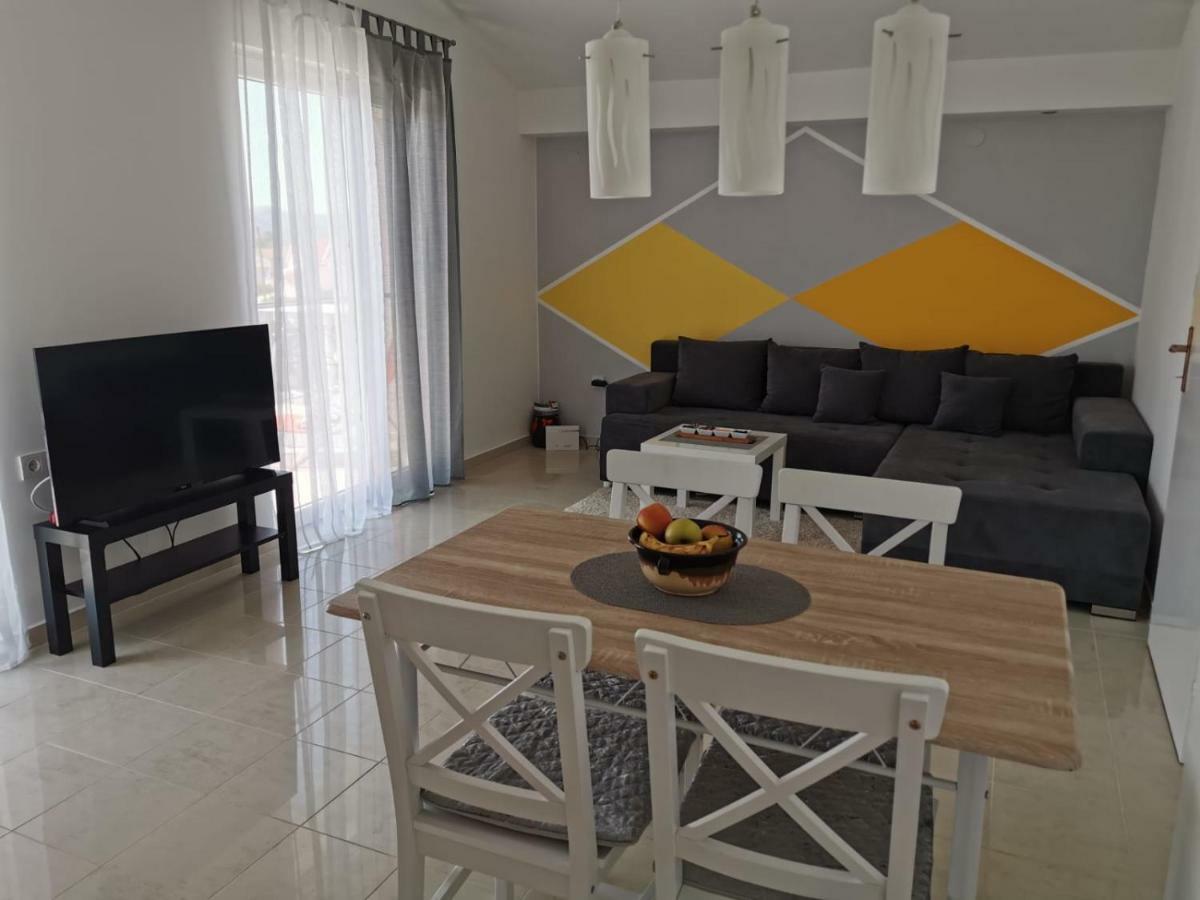 Apartman Lorna Turanj Exteriér fotografie